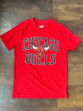 Chicago‎ Bulls Red Graphic Tee - Official NBA Team Shirt